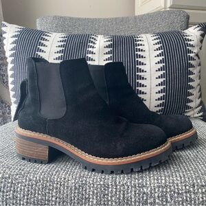 Bertuchi Black Leather Lug Sole Ankle Boots